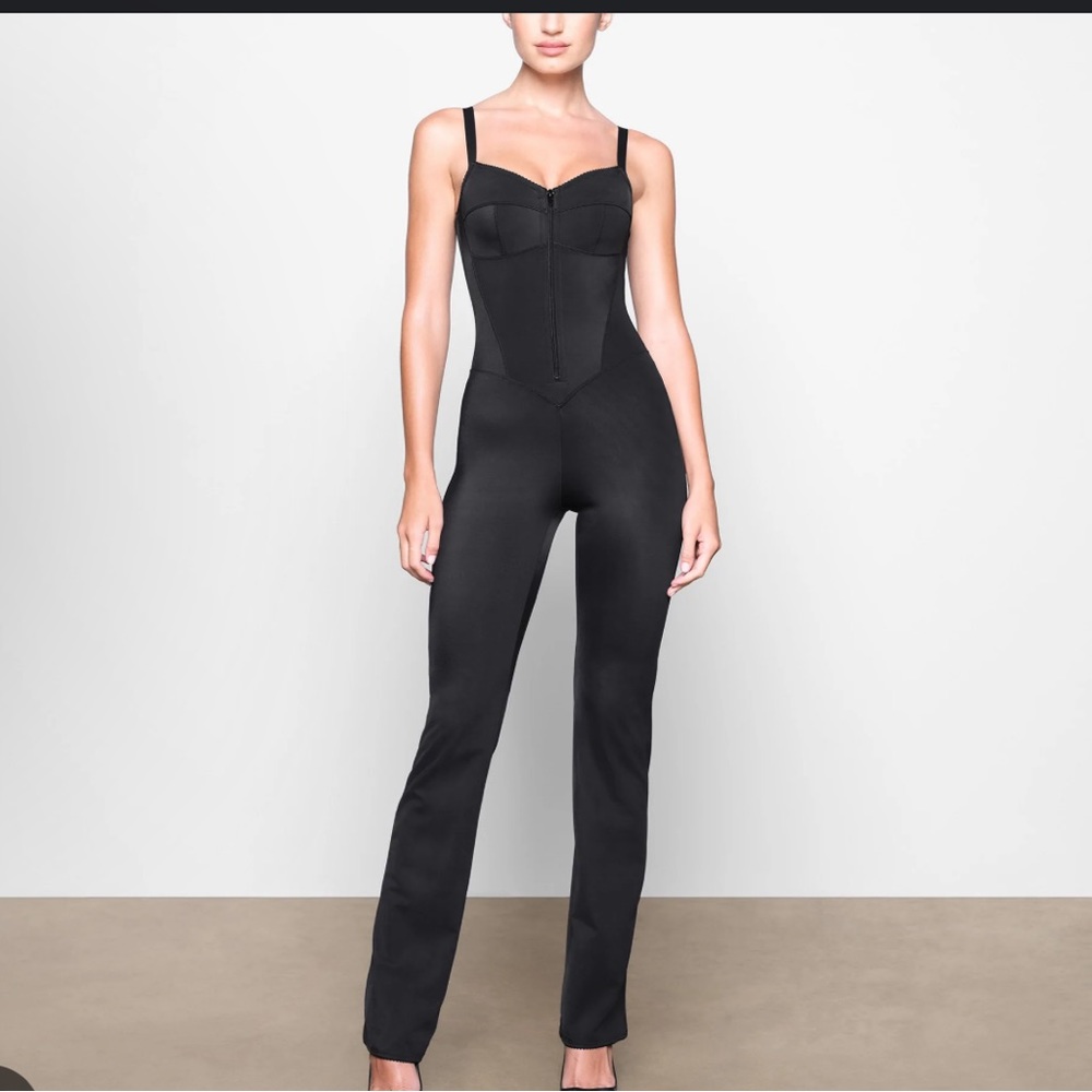 NWT Skims glam catsuit in onyx size medium
